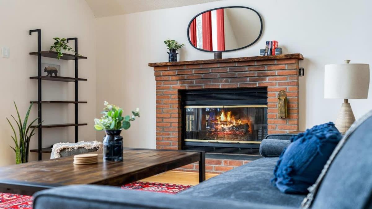 Modern Chalet Cabin w Hot Tub, Deck&Grill,&WiFi! Inwood Buitenkant foto