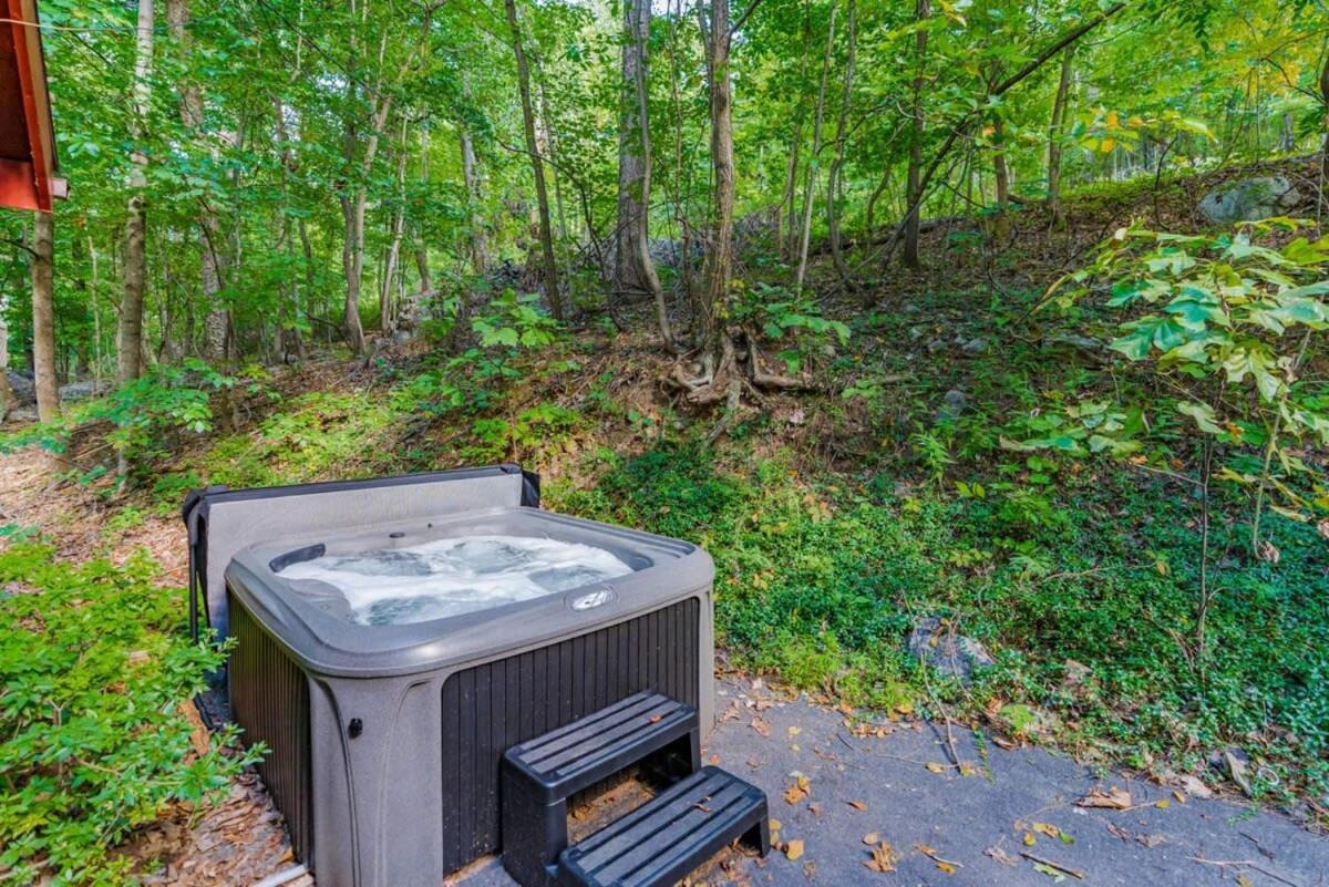 Modern Chalet Cabin w Hot Tub, Deck&Grill,&WiFi! Inwood Buitenkant foto