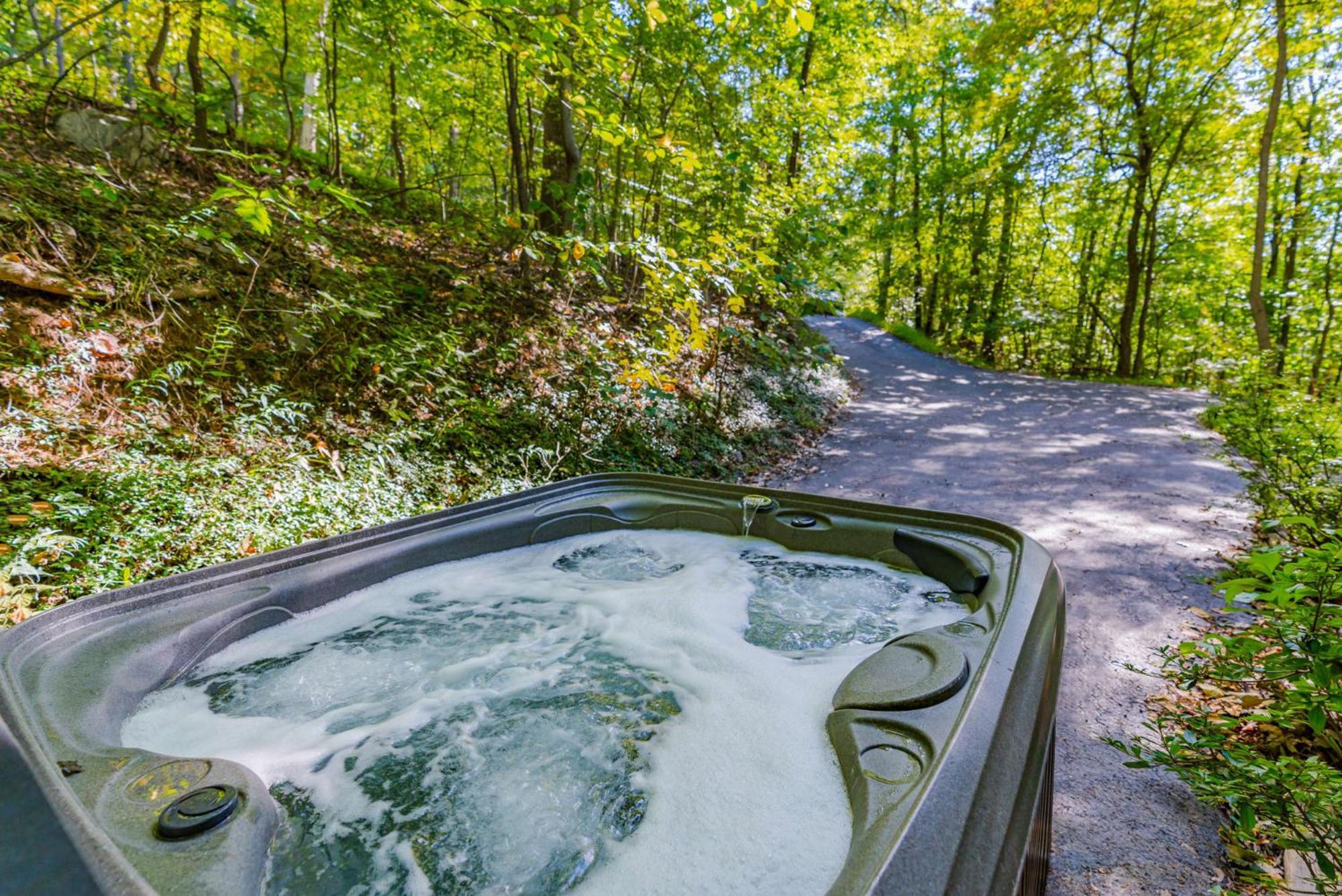 Modern Chalet Cabin w Hot Tub, Deck&Grill,&WiFi! Inwood Buitenkant foto